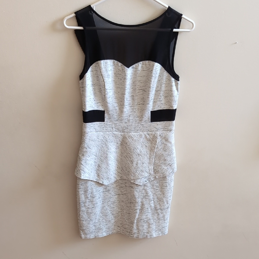 Kensie Black and White Sheath Mini Dress Sweetheart Neckline